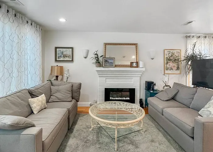 Luxurious Cambridge Room Steps From Harvard U